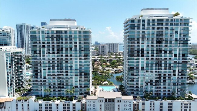 Foto del edificio - 300 Sunny Isles Blvd