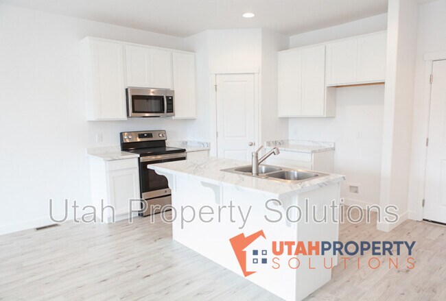 Building Photo - 1266 W Cinch Way
