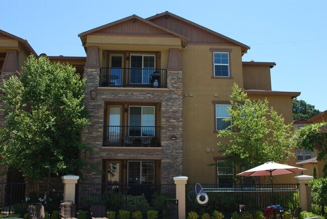 Foto del edificio - 6581 Hearthstone Cir