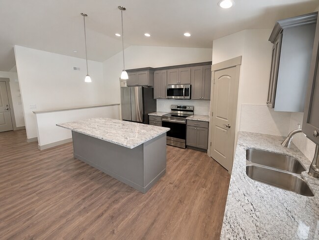 Foto del edificio - BEAUTIFUL 4 BED 3 BATH HOME IN REXBURG WITH CONNECTED OFFICE & SEPARATE ENTRANCE