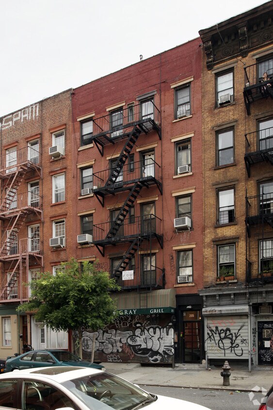 Foto principal - 205 E 4th St