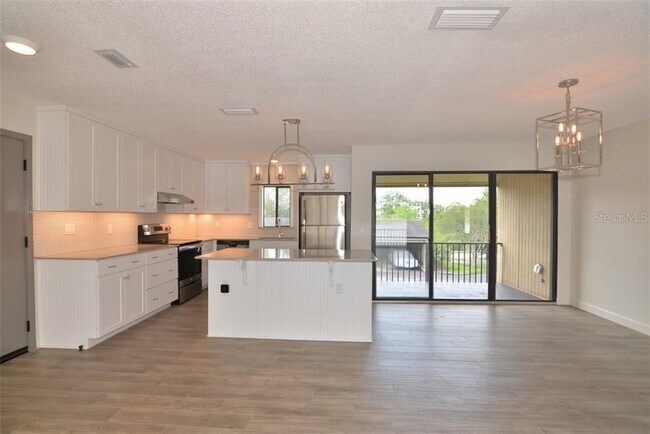 Foto del edificio - 361 W Lake Faith Dr