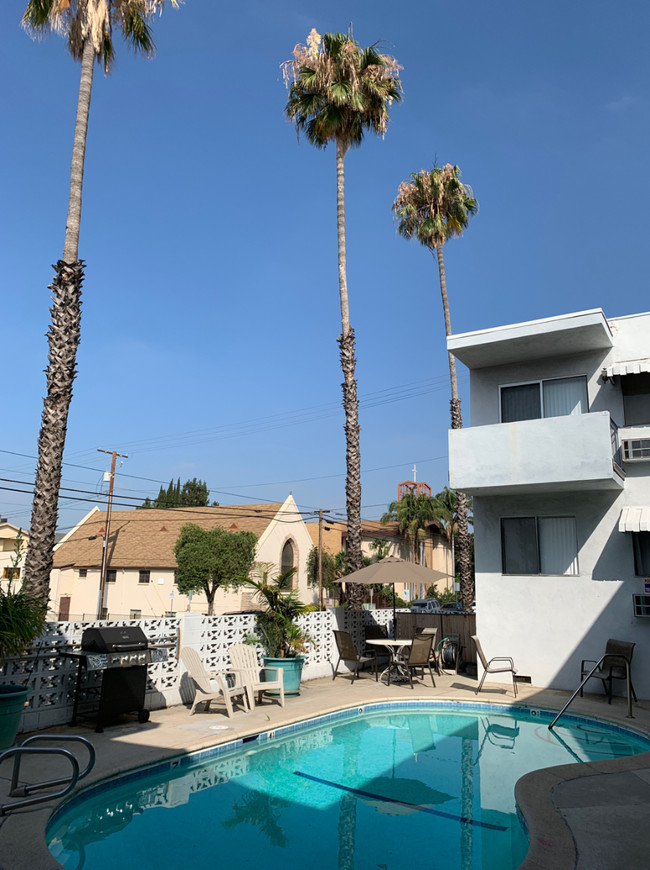 Building Photo - 601 E Angeleno Ave