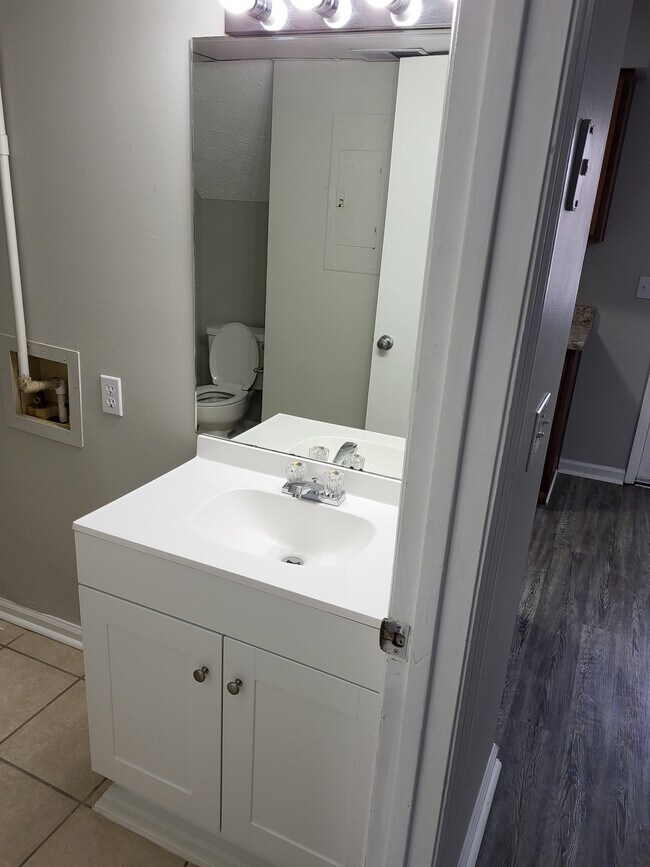 Foto del edificio - 335 Churchill Dr