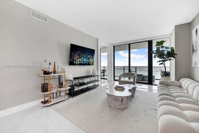 Foto del edificio - 650 NE 32nd St