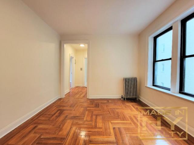 Foto del edificio - 1 bedroom in ASTORIA NY 11103