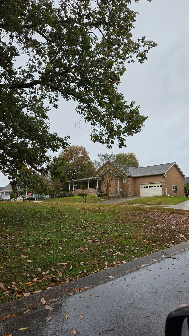 Foto del edificio - 324 Avenue of the Oaks