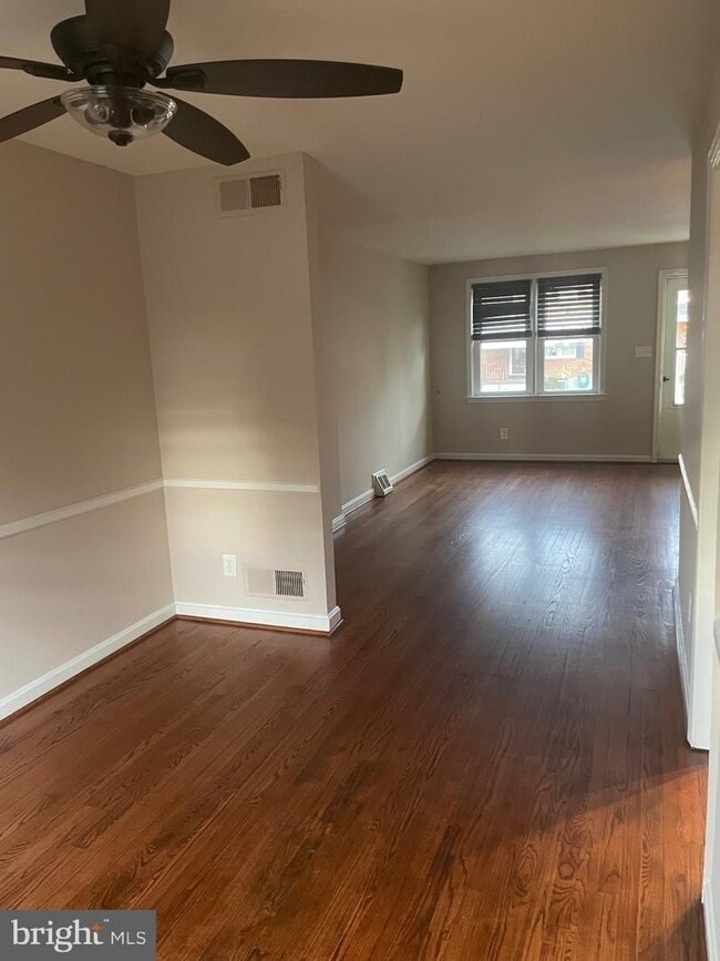 Building Photo - Townhome In Glen Burnie