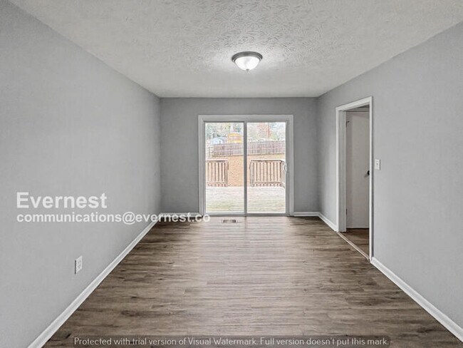 Foto del edificio - 4 Bed, 2 Bath Home with Garage / Pet-Friendly / Available Now!