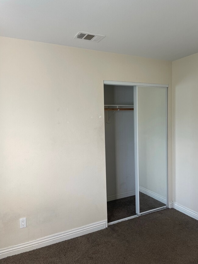 Building Photo - 1230 E 33rd St