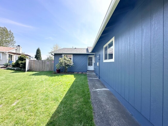 Building Photo - Charming Duplex 2-bedroom, 2-bathroom home...