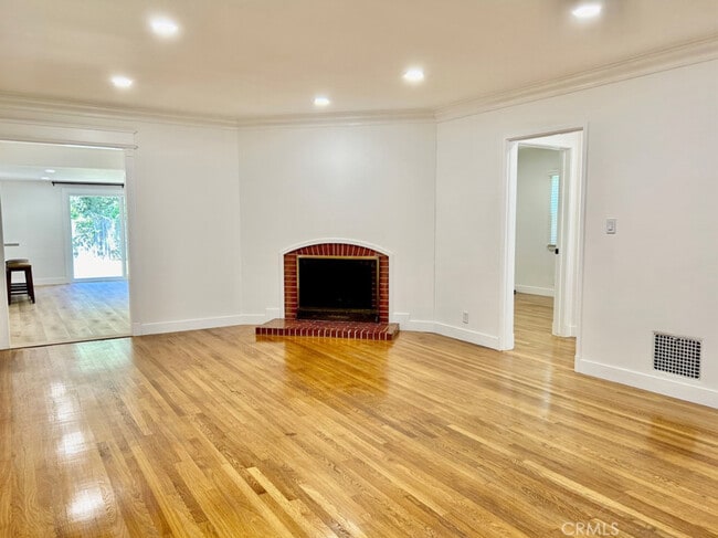 Building Photo - 313 Pasqual Ave
