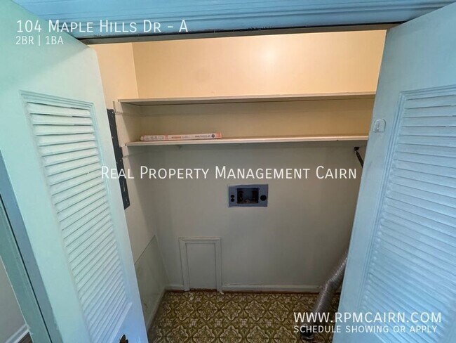 Foto del edificio - Two bedroom duplex is located off of 221