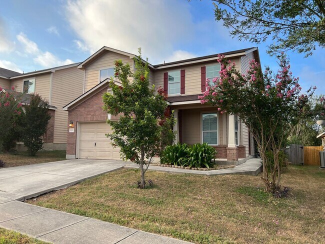 Building Photo - BEAUTIFUL 4 BEDROOM 2.5 BATH NEAR RANDOLPH...