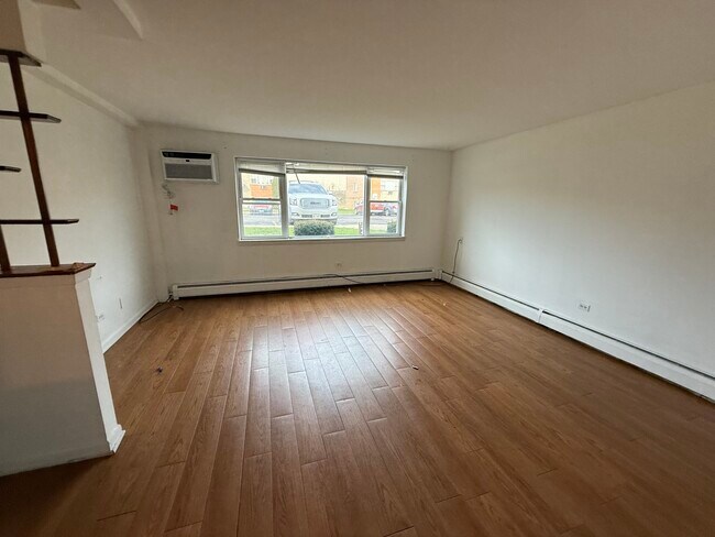 Foto del edificio - 9595 Maple Dr