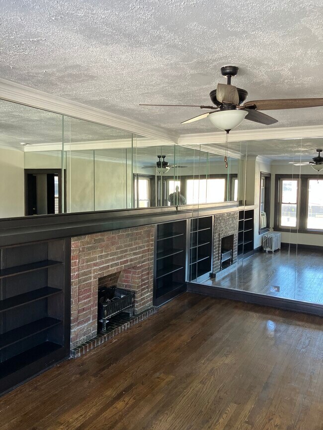 Viviendo - 4319 W Monroe St