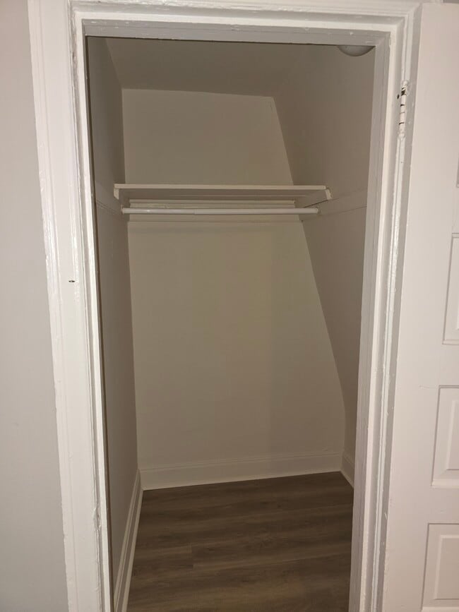 Building Photo - 3413 W 10th St