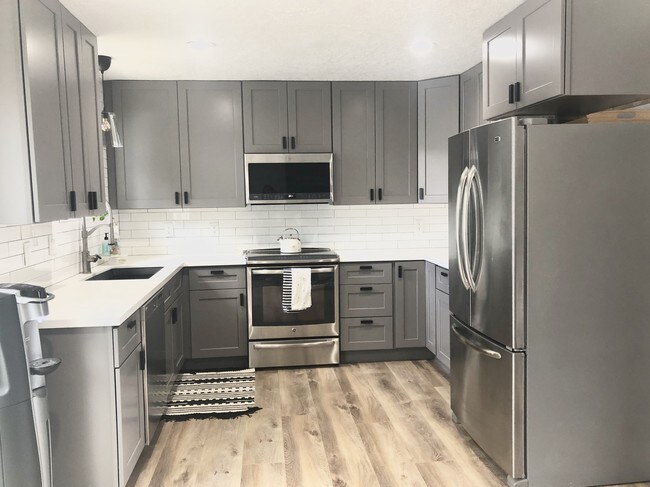 Kitchen - 9274 S Sneddon Dr