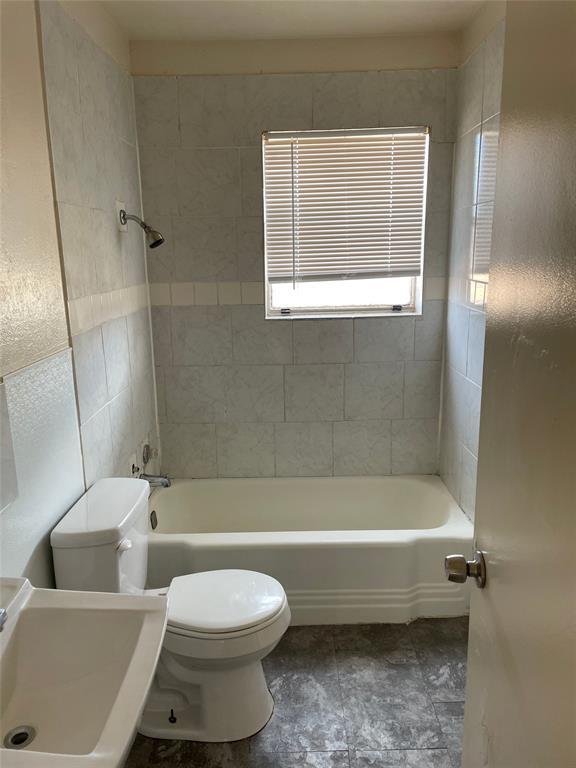 Building Photo - 5397 Questa Dr