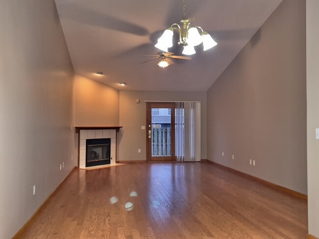 Building Photo - 2710 Findley Dr