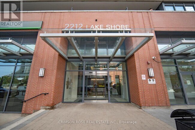 Photo du bâtiment - 2212 Lake Shore Blvd W