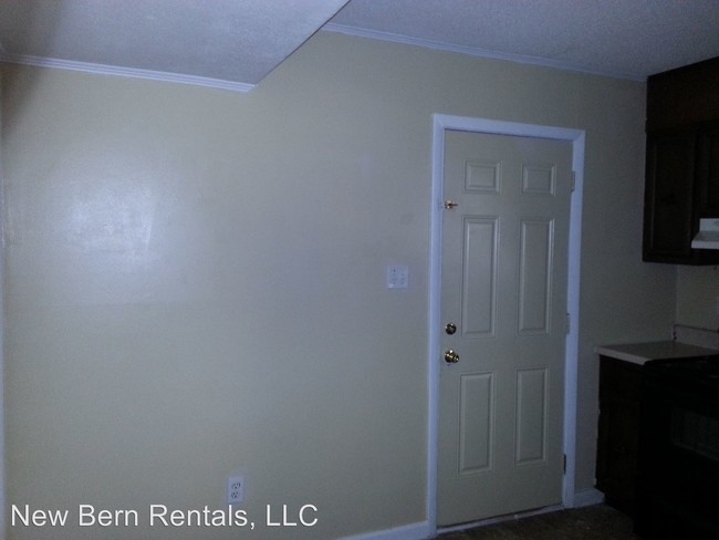 Building Photo - 3 br, 2.5 bath House - 1111 Plymouth Drive