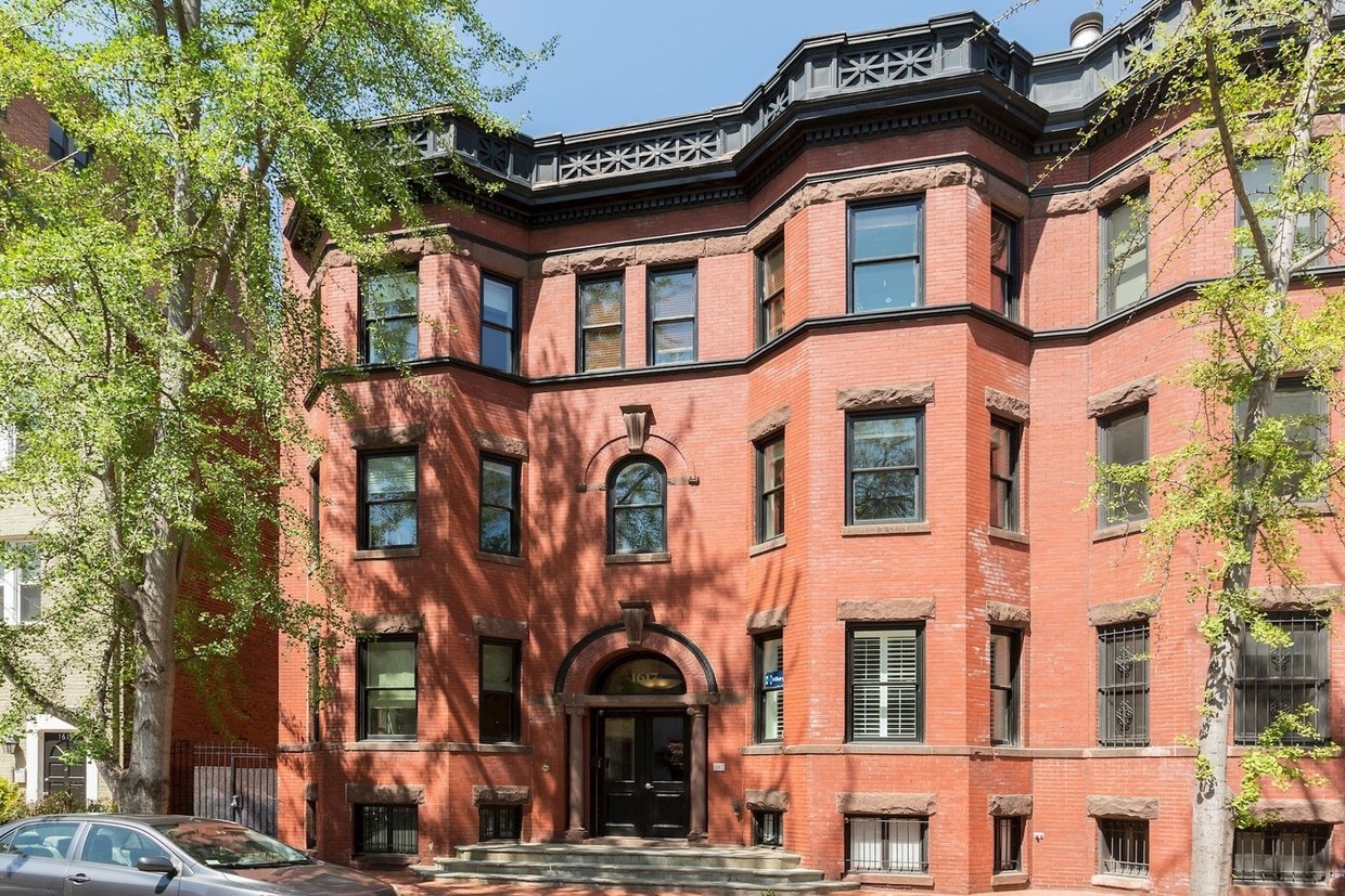 Primary Photo - 1617 Swann St NW
