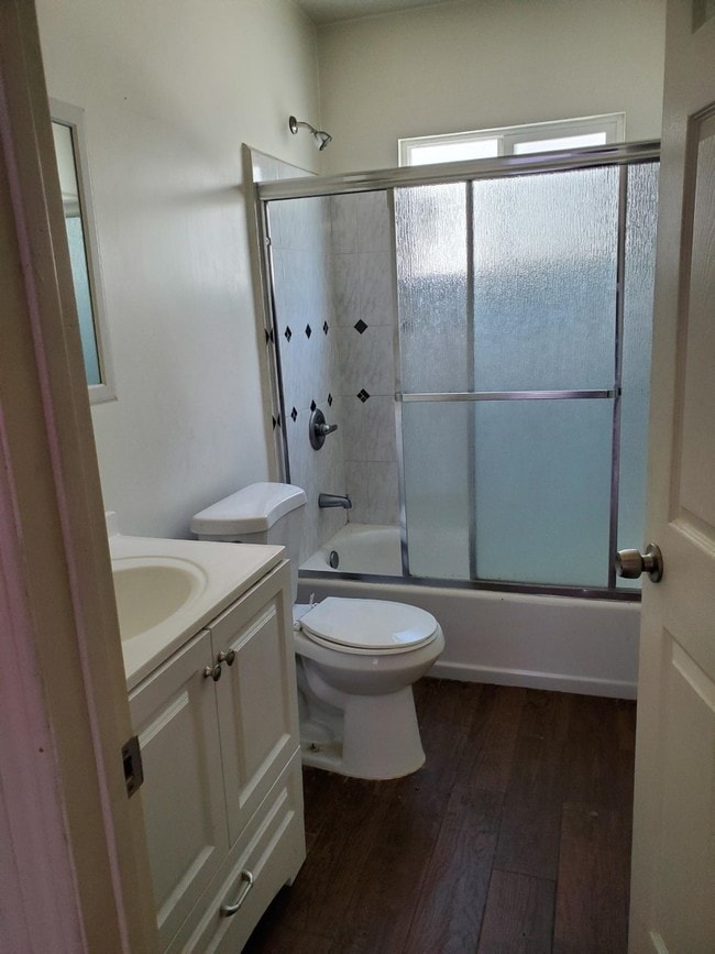 Building Photo - 951 N Oxford Ave