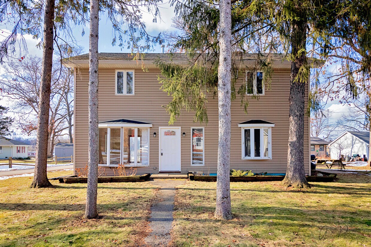 915 Totem Trail, McHenry, IL 60051 House Rental in McHenry, IL