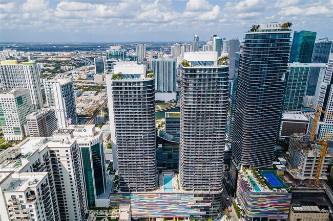 Foto del edificio - 45 SW 9th St