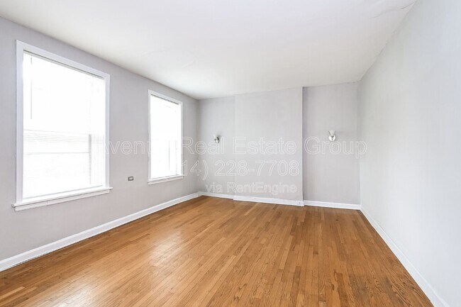 Foto del edificio - 6017 Kingsbury Ave