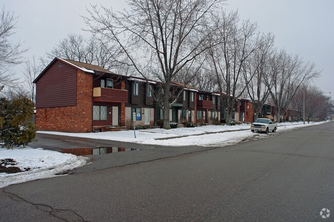 Building Photo - 3110-3170 Summers Rd