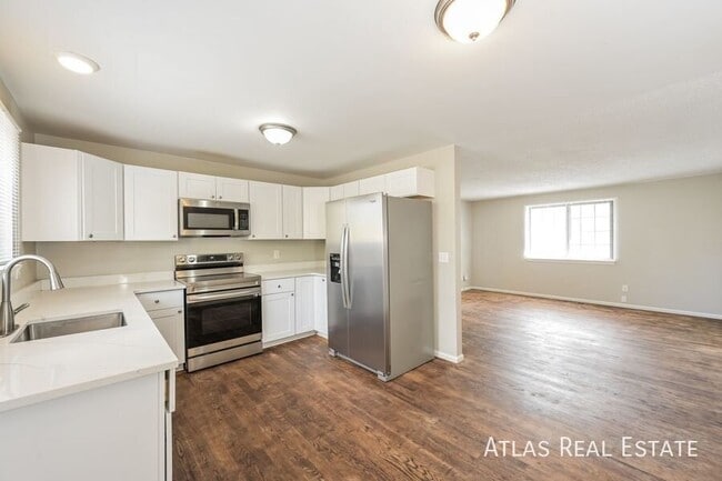 Building Photo - 4099 Woodglen Blvd