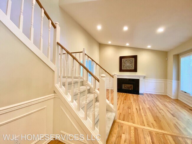 Building Photo - 4 br, 2.5 bath House - 12621 NE 66th Pl