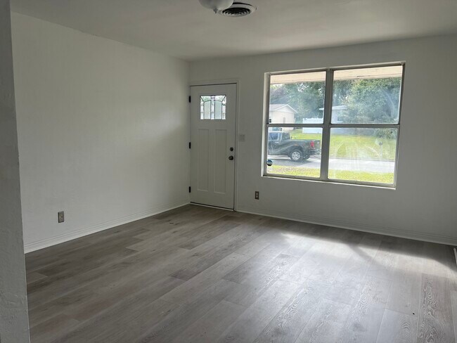 Building Photo - 623 S Lanvale Ave