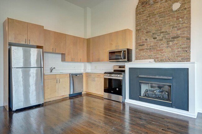 Building Photo - 2519 W North Ave