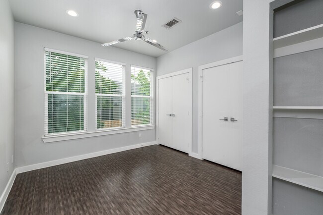 Foto del edificio - 2328 Kirby St