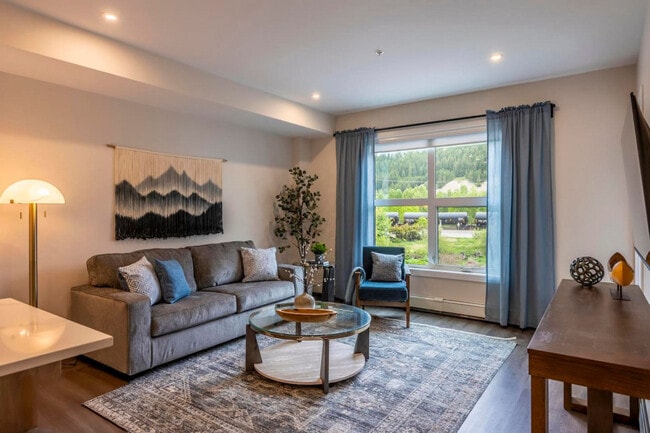 Photo du bâtiment - 901-907 7 St N