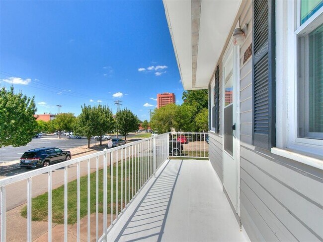 Foto del edificio - 203 E Brooks St