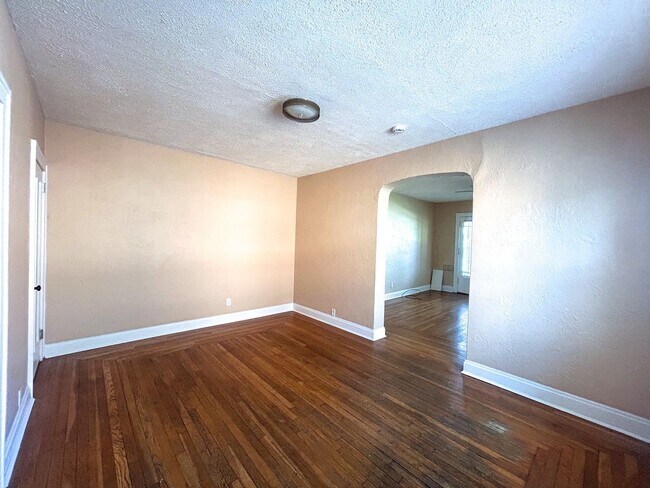 Foto del edificio - 6338 Hamilton Ave