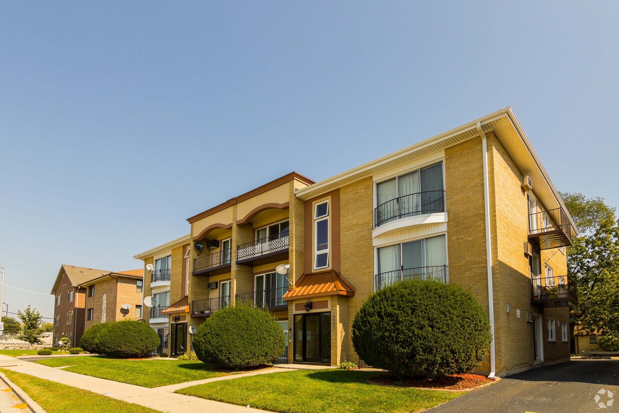 Foto principal - 9519 Ridgeland Ave
