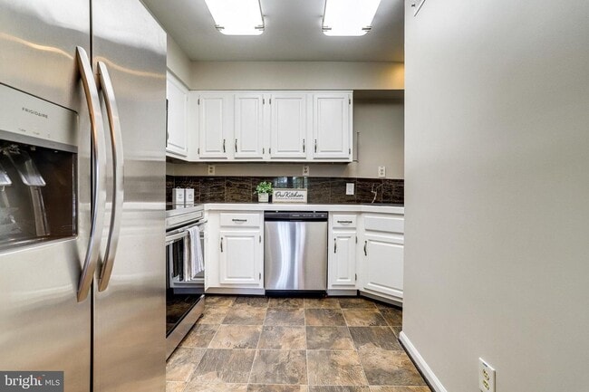 Building Photo - 2911 S Woodstock St