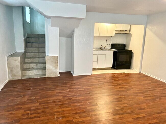 Building Photo - 1310 Sutton Dr