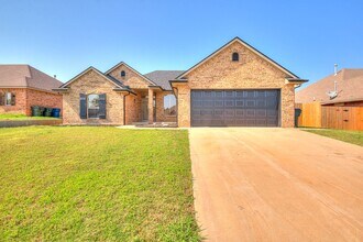 Building Photo - 10811 Blue Sky Dr