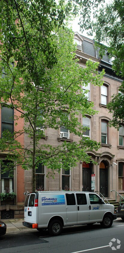 Building Photo - 1916 Spruce St