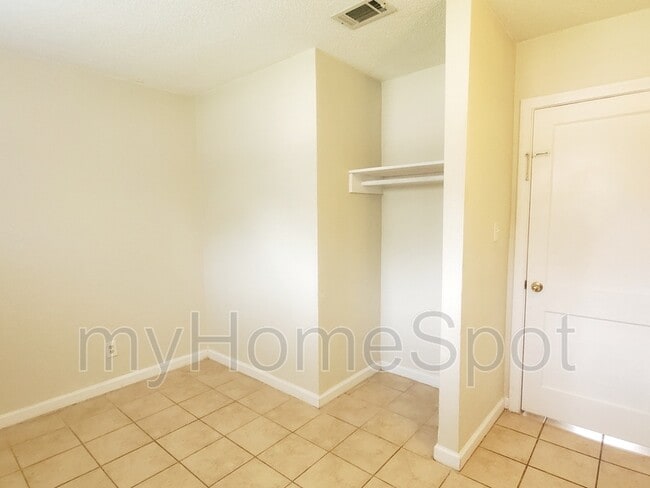 Building Photo - 113 Aquamarine Ave