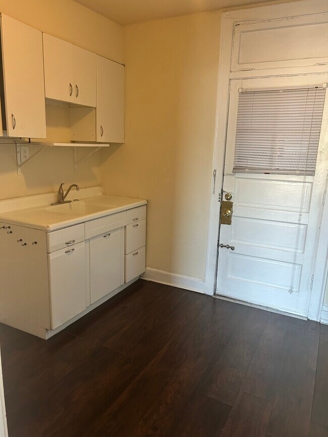 Foto del edificio - 5427 W Montrose Ave