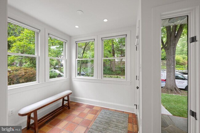 Foto del edificio - 4830 Brandywine St NW