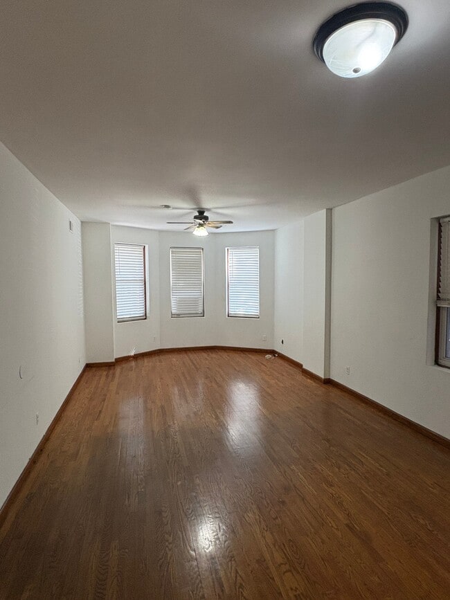 Building Photo - 111 Niagara St
