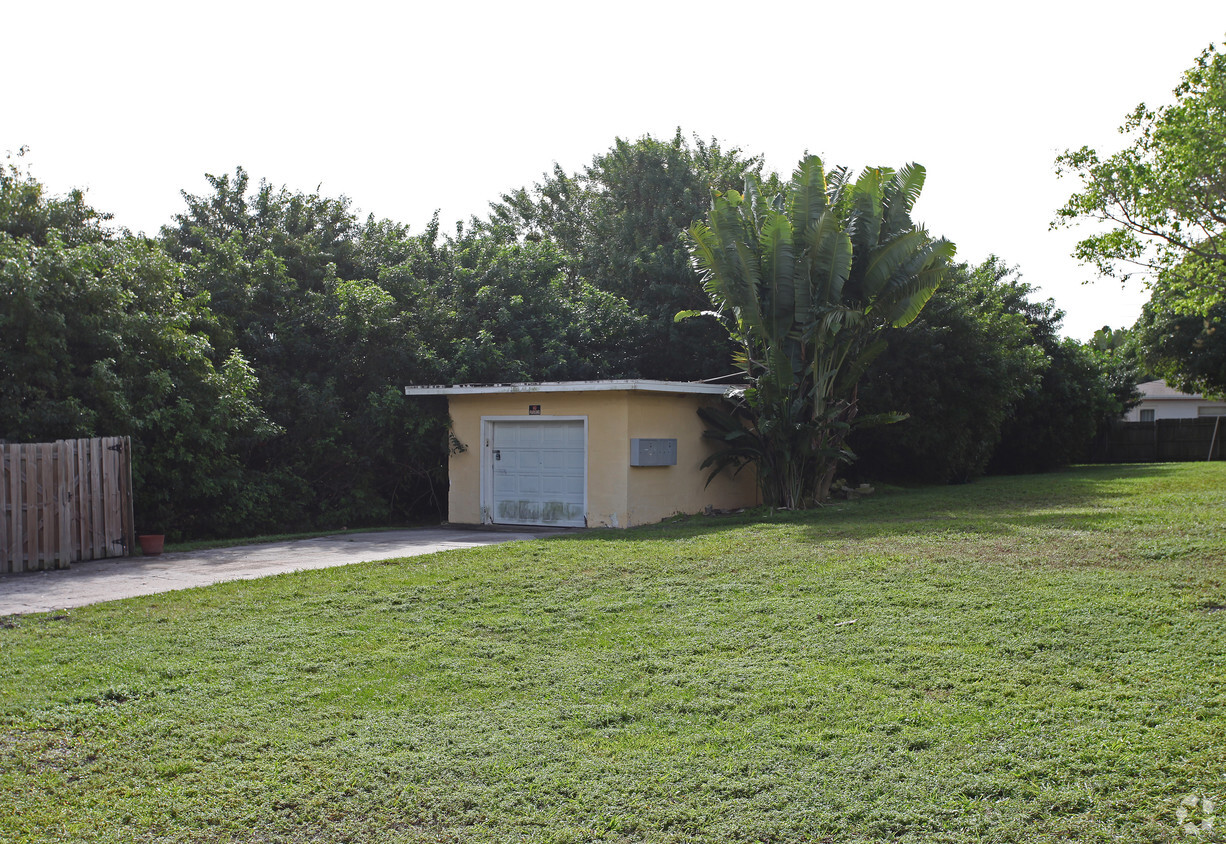 Building Photo - Boca Palms Apartments